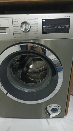 Bosch Çamaşır Makinesi Çalışırken Ön Cam Paramparça Oldu